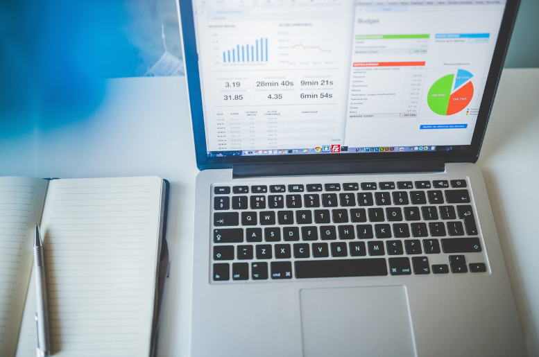 Helium 10 Chrome Extension dashboard with product analytics and competitors’ data