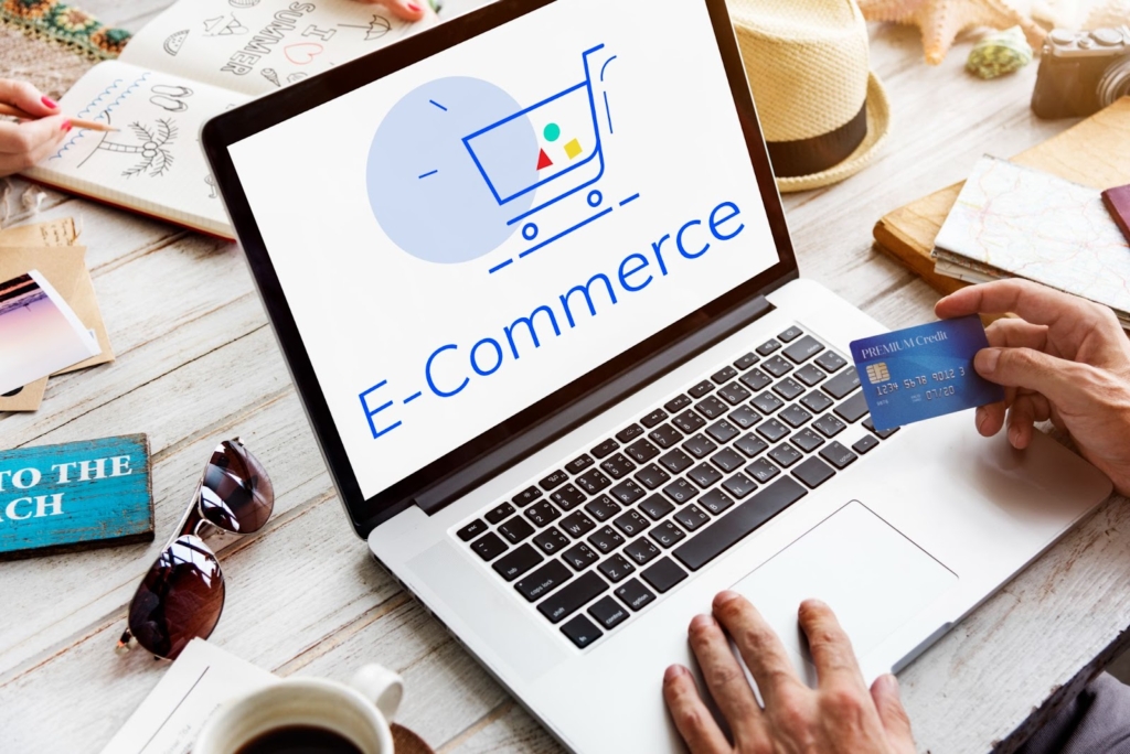 E-commerce CMS platform comparison chart showing features and ratings